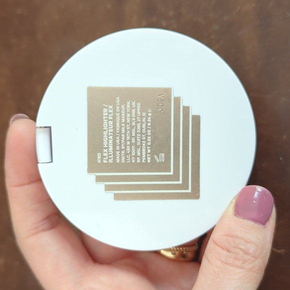 Milk Makeup Flex highlighter in Iced - Picture 2 of 2